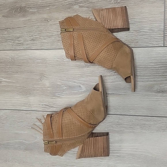 Franco Sarto Fina Tan Suede Booties Size 6 1/2 - Picture 3 of 9